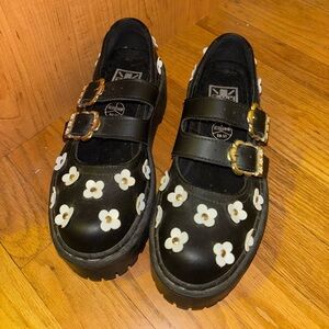 Black & White TUKs Flower Platform Mary Janes Size 8